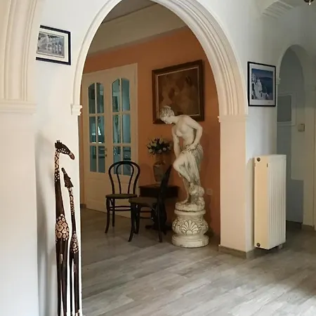 Elena's 公寓 *